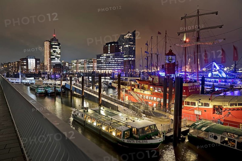 Boats with the lightship LV 13 at the City Sporthafen