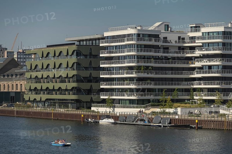 Fashion house Labels Berlin 2 and residential building WAVE waterside living