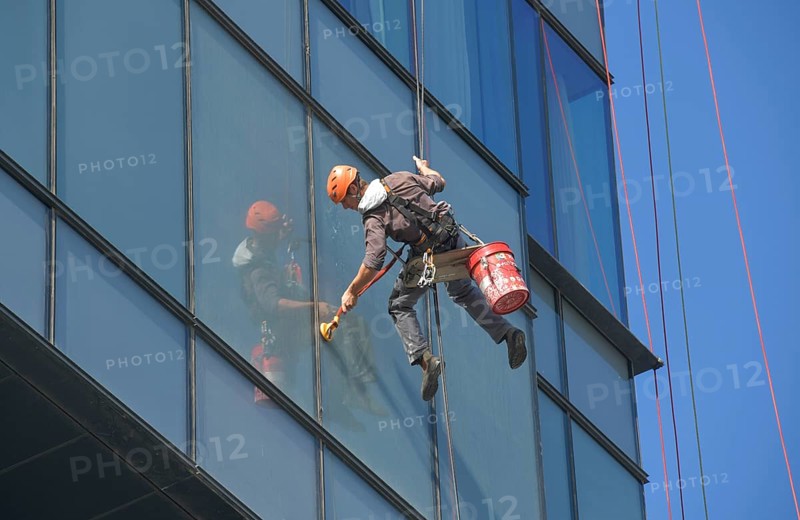 Window cleaner