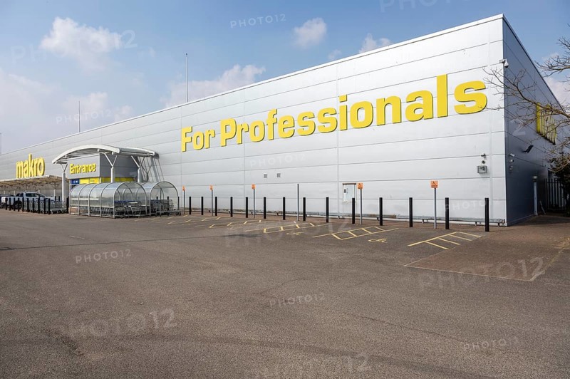 Makro food wholesale provider supermarket building
