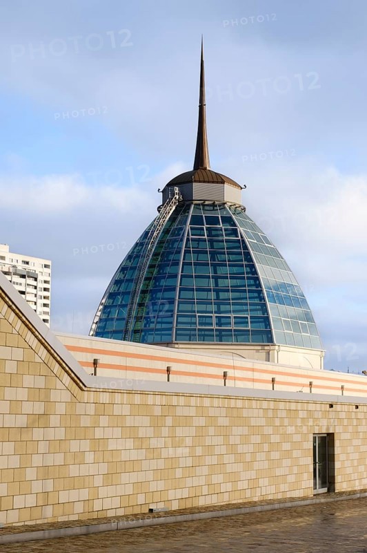 Glass dome over the outlet & shopping centre
