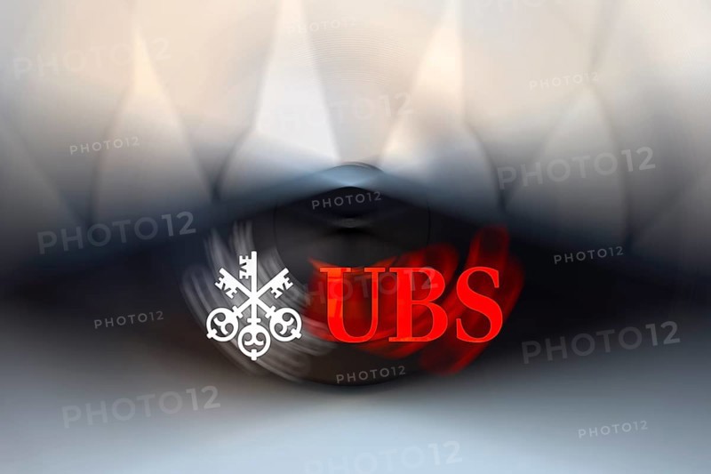 Panning UBS Bank lettering