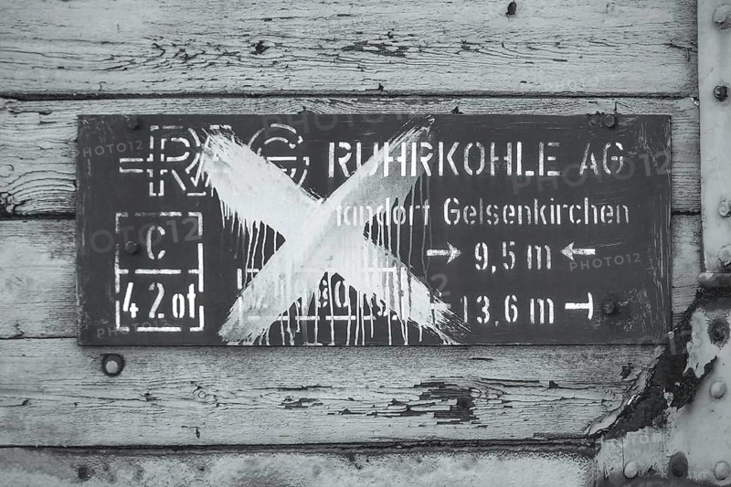 Sign on wagon