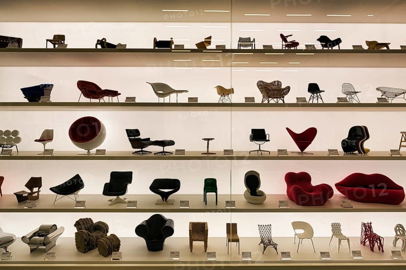Many different miniature chairs in a showcase