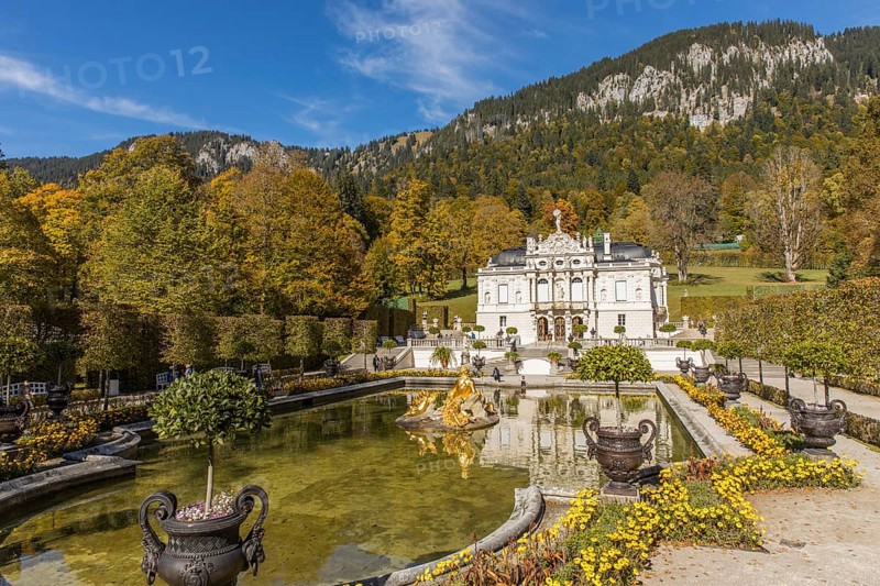 Fountain at Linderhof Castle with autumn colours