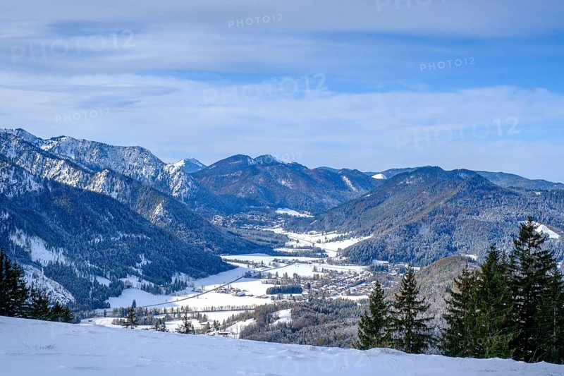 View of the Leitzachtal valley in winter from the Spitzingalmen