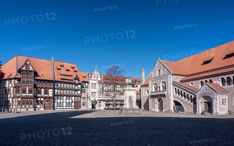 Burgplatz with von Veltheimsches Haus
