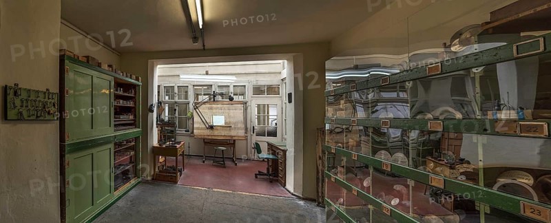 Former master's chamber with warehouse of a historic valve factory