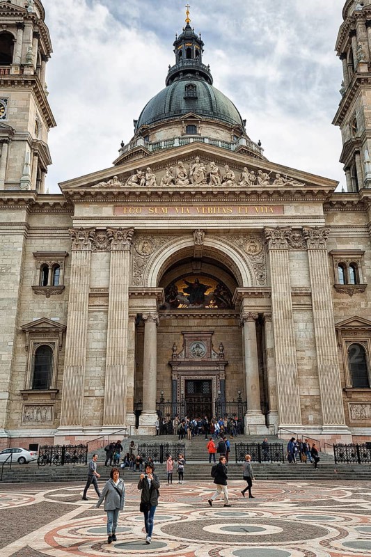 Visitors in front of the cathedral at St. Stephen's Square