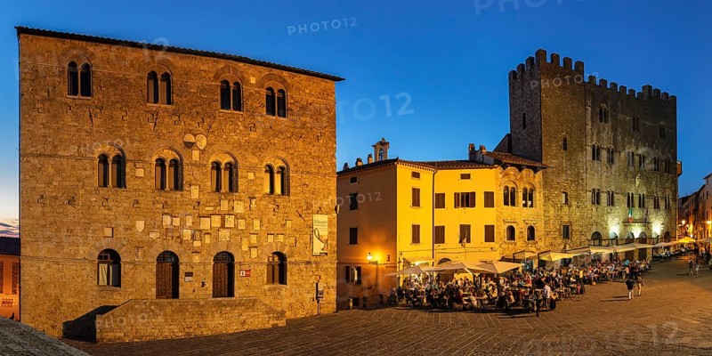 Museo Archeologica and Palazzo Comunale in Piazza Garibaldi