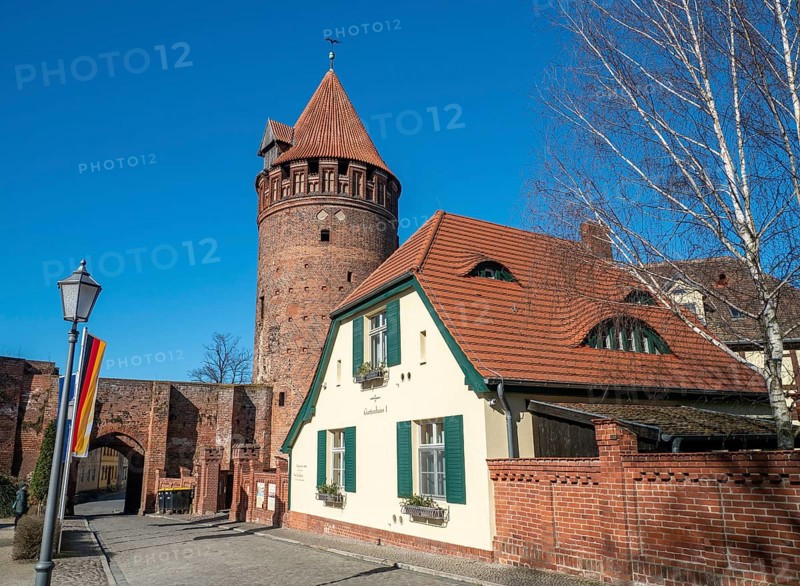 Prison tower and garden house 1 on the castle grounds