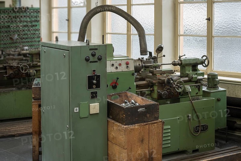 Lathe with extraction system in a historic valve factory