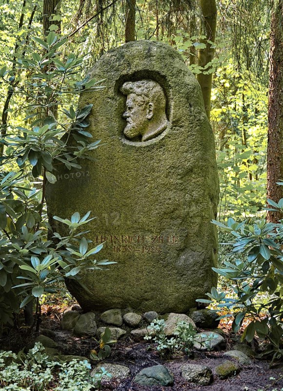 Grave of the graphic artist