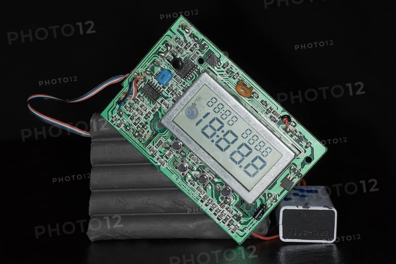 Plastic explosive with timer
