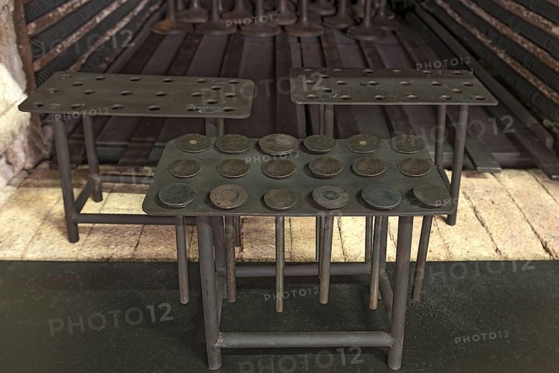 Valve stand for setting up smaller valves for the annealing furnace