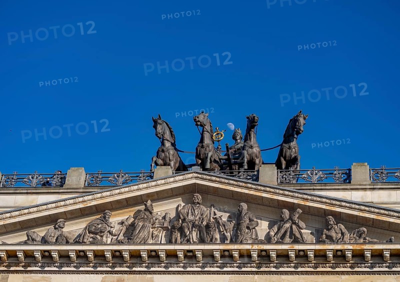 The moon shines above the quadriga with the city goddess Brunonia on the reconstruction of Braunschweig Castle