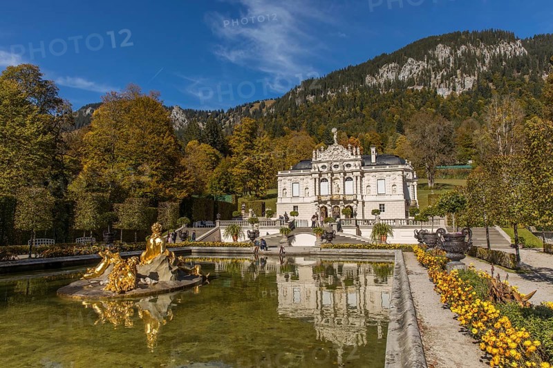 Fountain at Linderhof Castle with autumn colours