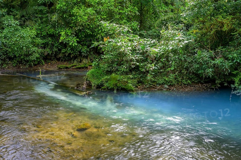 Spring with sulphur and calcium carbonate that causes the blue turquoise water of the Rio Celeste