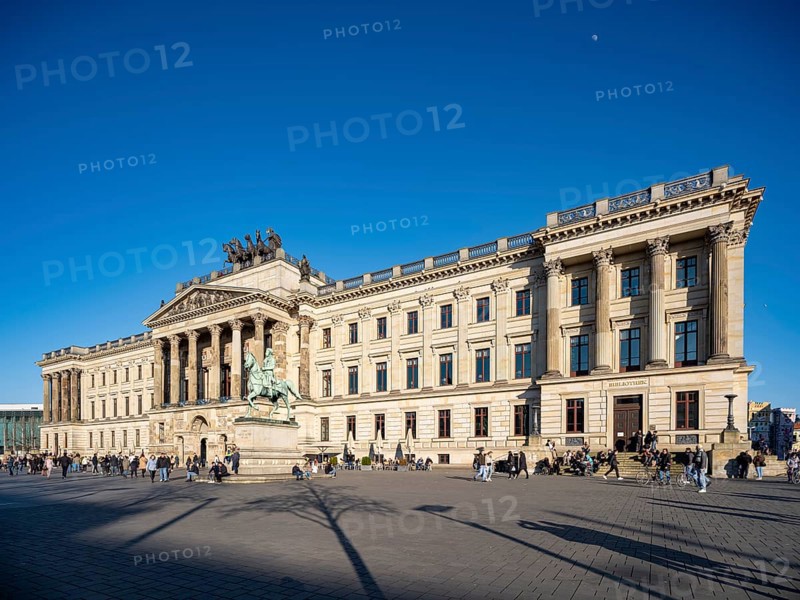 Reconstruction of Braunschweig Castle with equestrian statue of Duke Friedrich Wilhelm