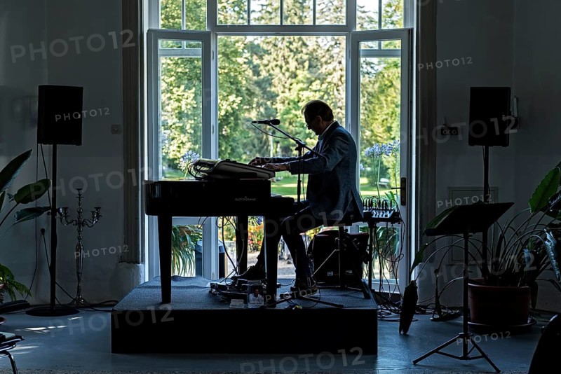 Musician at the piano in the pavilion of the spa hotel