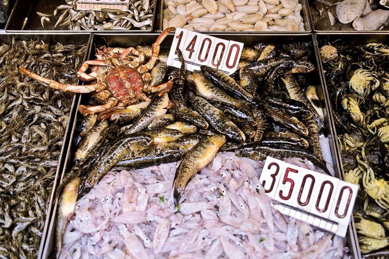 Mercato di Rialto with freshly caught fish and seafood