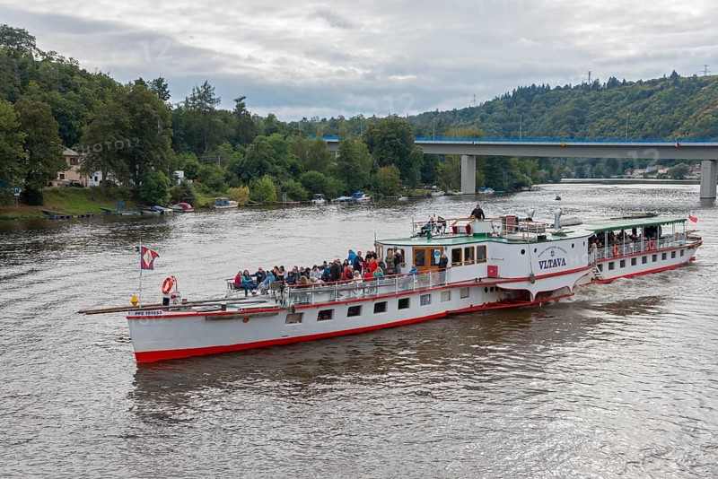Paddle steamer