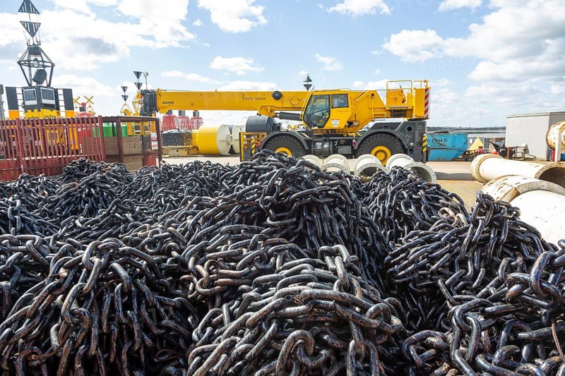 heavy steel chains