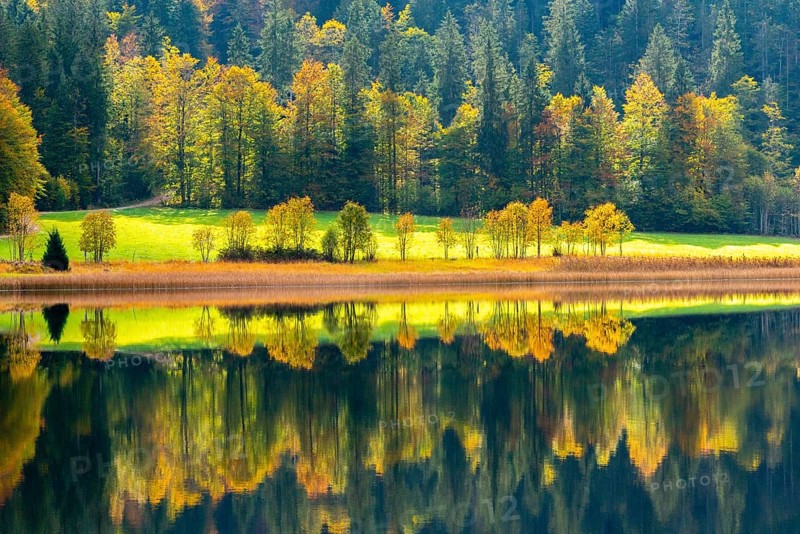 Autumn atmosphere at the Weitsee