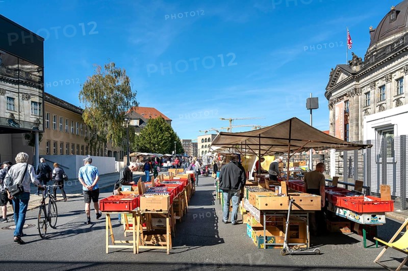 Flea market with books and records at the Bodemuseum