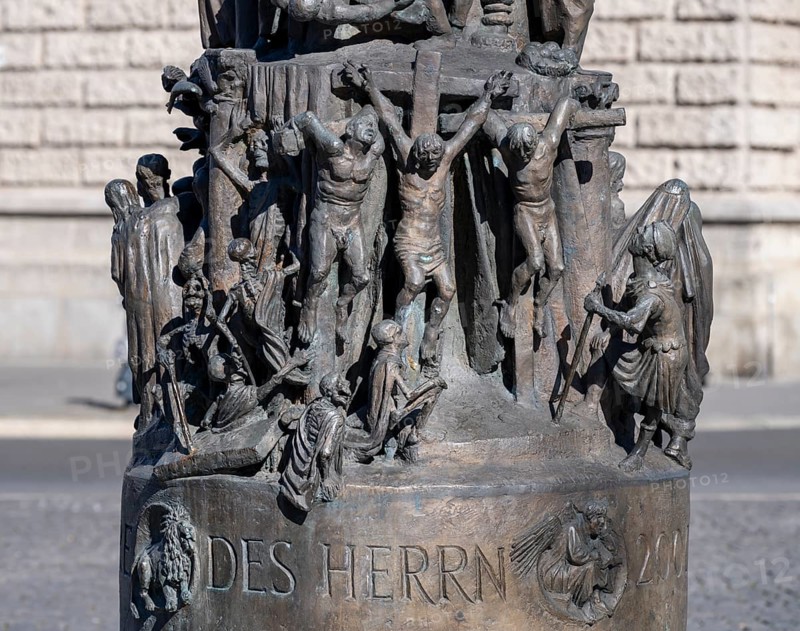 2000 Years of Christianity is the title of the bronze monumental column by the artist Juergen Weber on Braunschweig's Ruhfaeutchenplatz
