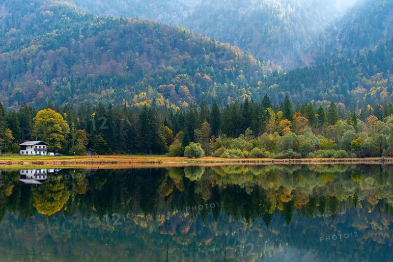 Autumn atmosphere at the Weitsee