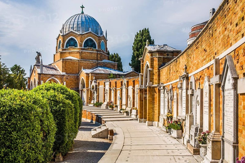 Cemetery with Cristoforo Church