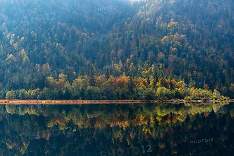 Autumn atmosphere at the Weitsee