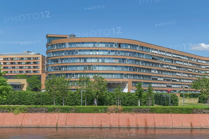 Civil servant queue Moabiter Werder