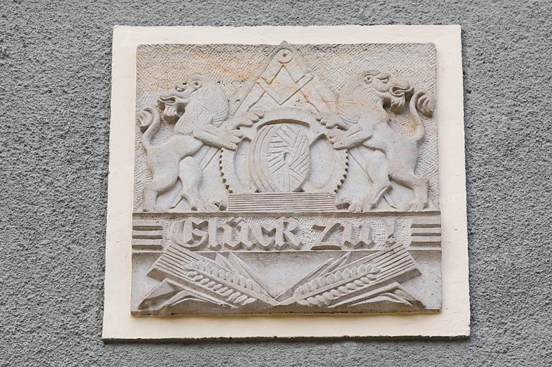 Mueller's coat of arms and Glueckzu as the miller's greeting