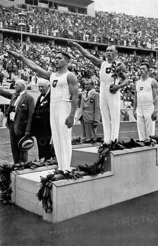 Award ceremony of the gymnasts in the Olympic Twelve-man Competition
