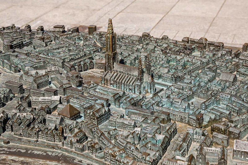 Bronze tactile model for visually impaired and blind people on Muensterplatz