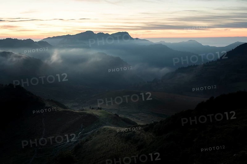 Fog in the high valley on an autumn evening at Potlakopf