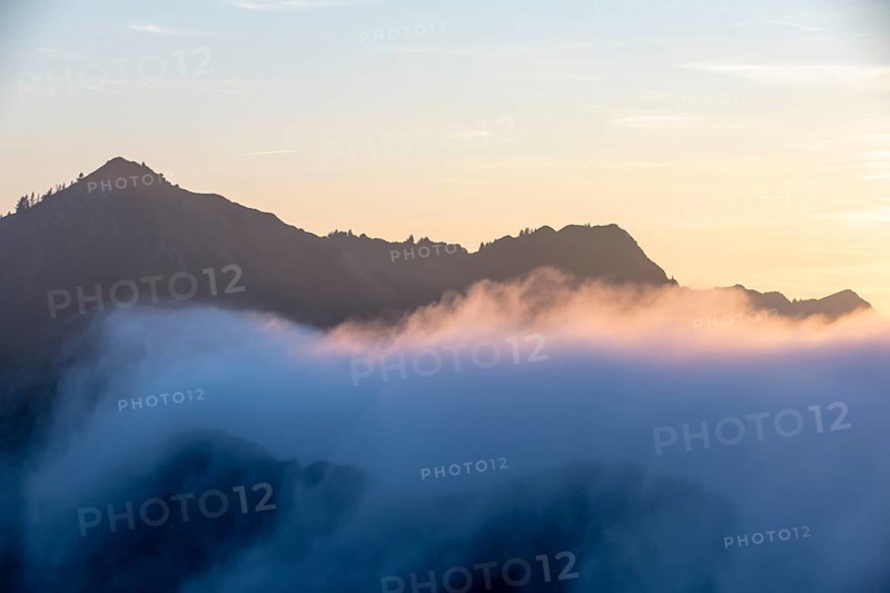 Fog in the high valley on an autumn evening at Potlakopf
