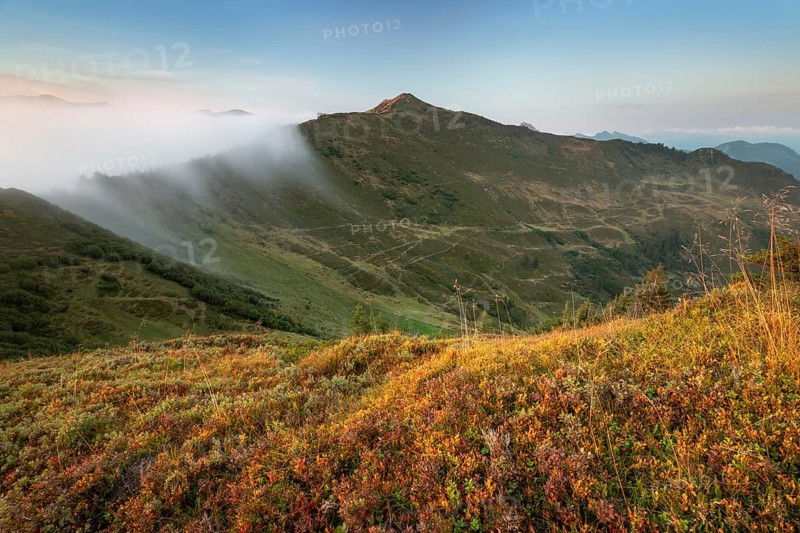 Fog in the high valley on an autumn evening at Potlakopf