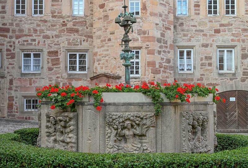Frau Holle Fountain