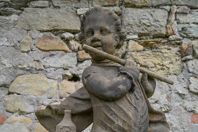 Cherub figure