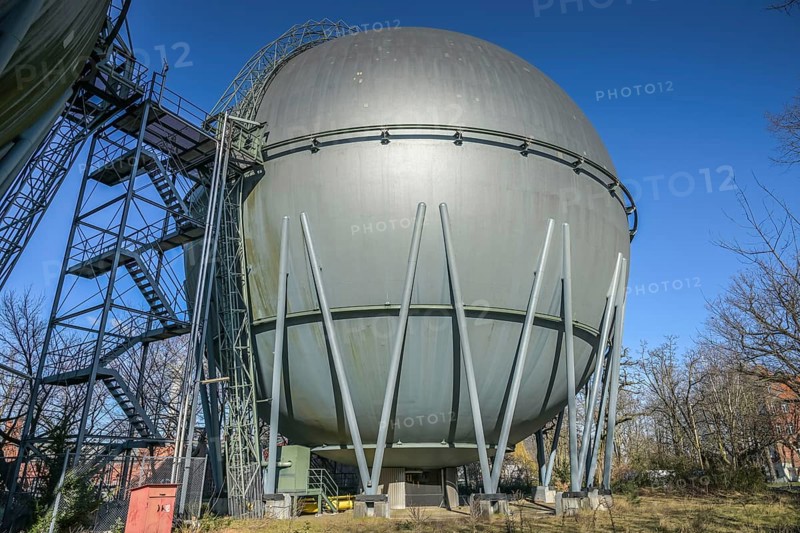Spherical gas tank