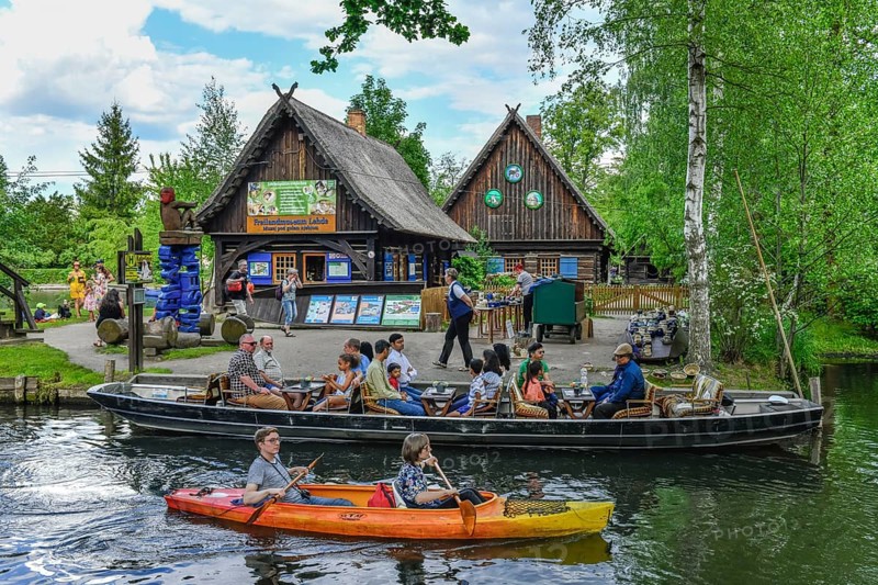 Paddle boat