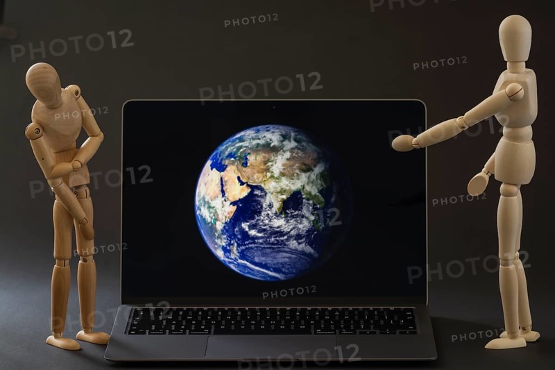 Mannequins are watching the globe on the computer