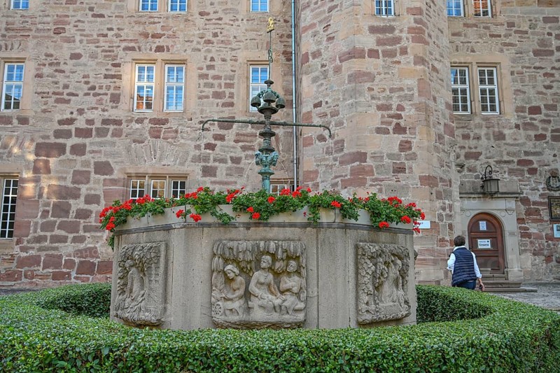 Frau Holle Fountain