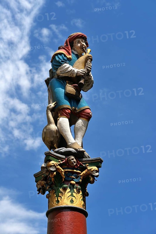 Sculpture on the Pfeiferbrunnen in Spitalgasse