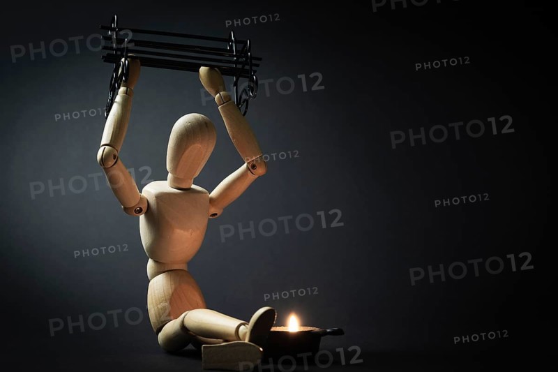 The mannequin holds a bench in its hands