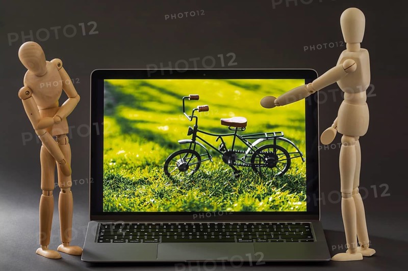 Mannequins are watching a bicycle on a computer