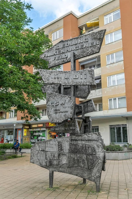 Monument to the founding of the large housing estate Falkenhagener Feld